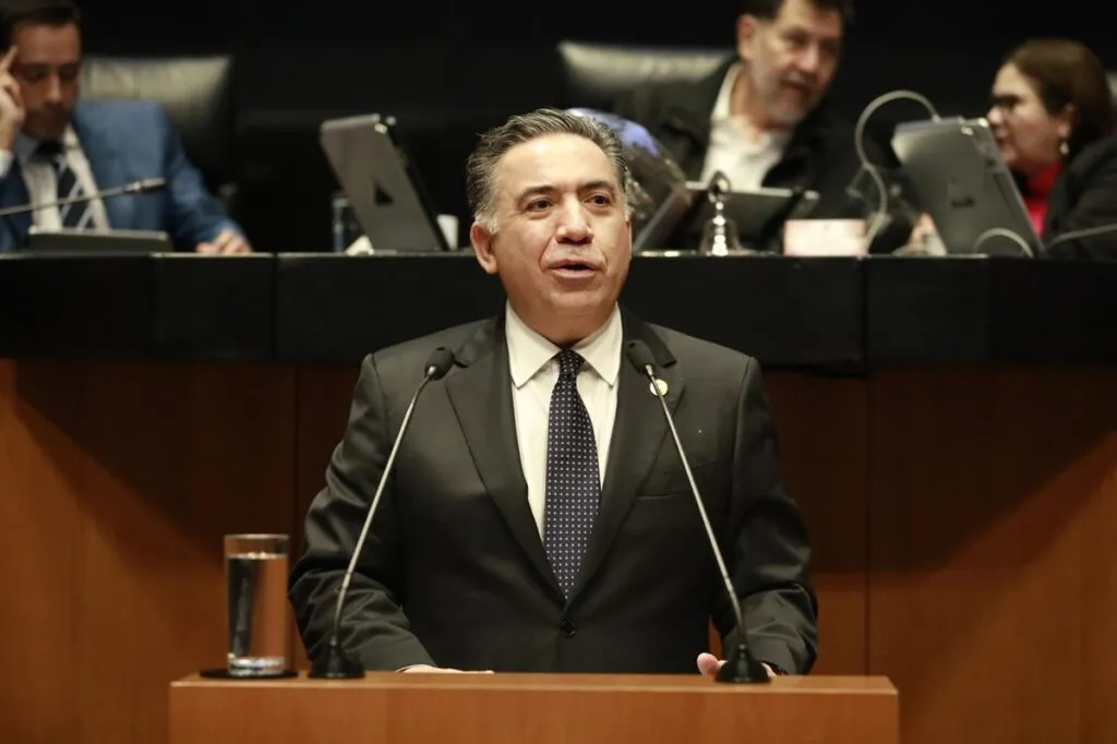 Inzunza deja bancada de Morena y asumirá como senador independiente