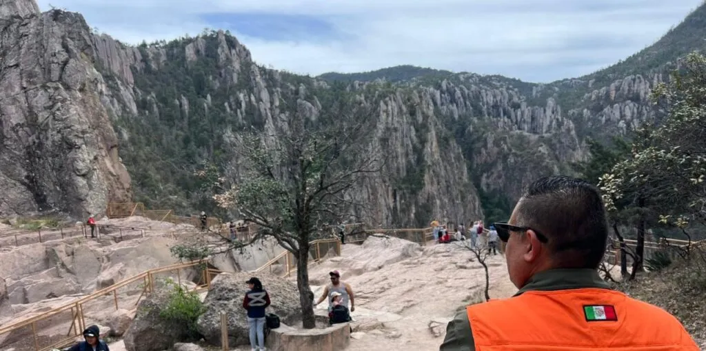 Protección Civil de Chihuahua advierte de lluvias y vientos fuertes.