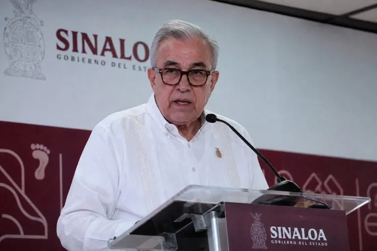 Rubén Rocha retoma gubernatura de Sinaloa tras 112 días de licencia