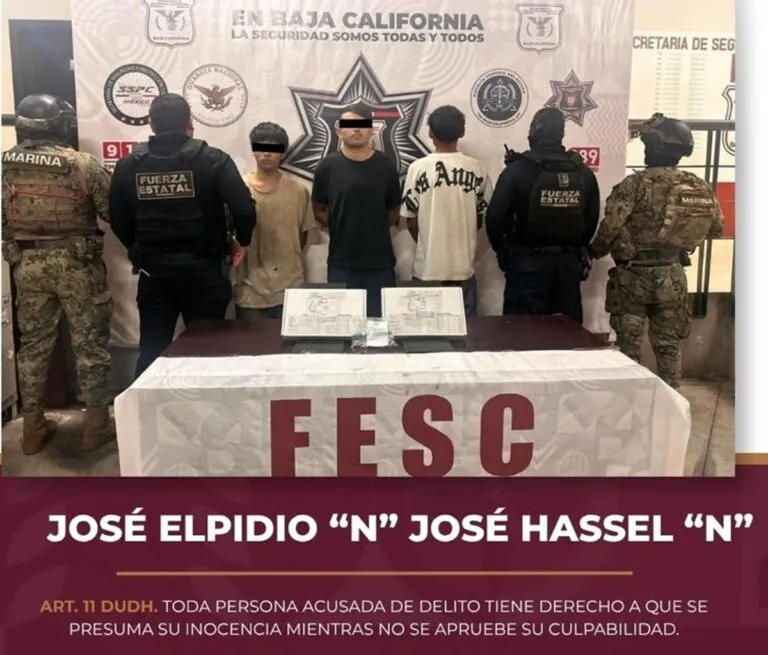Aseguran en BC a personas que portaban armas de fuego y cocaína