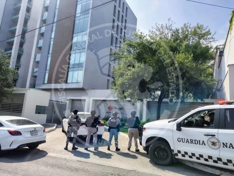 Cateo en San Pedro asegura nueve autos de lujo, un arma y joyería