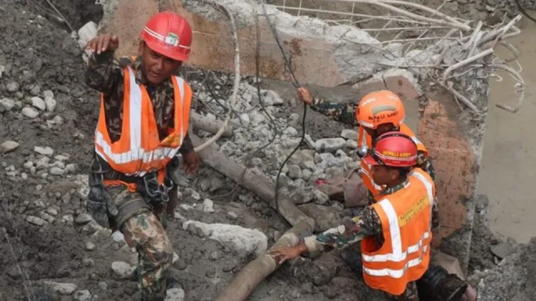 Continúan en Nepal búsqueda de 900 trabajadores de hidroeléctricas