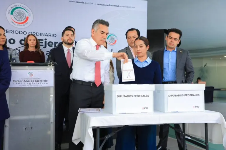 INE avala irregularidades en la elección 2027, declara Alito Moreno; valida uso de “boletas planchas”