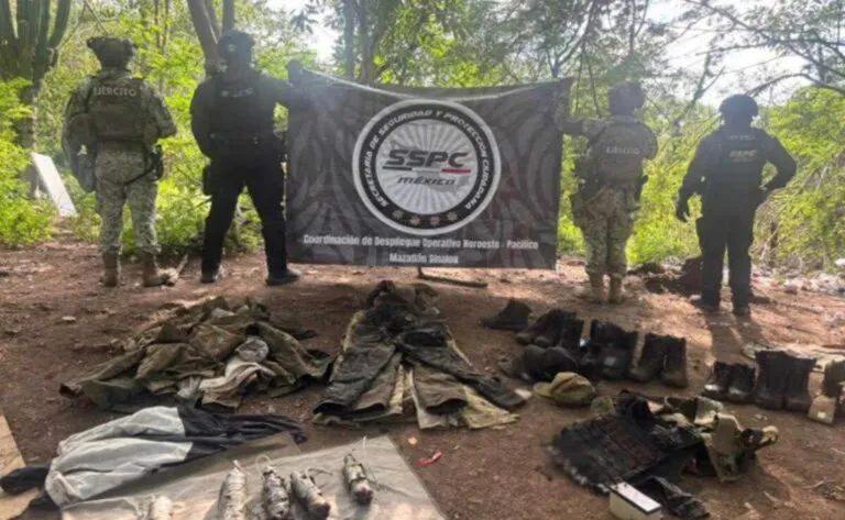 Aseguran flotilla de drones en El Rosario, Sinaloa