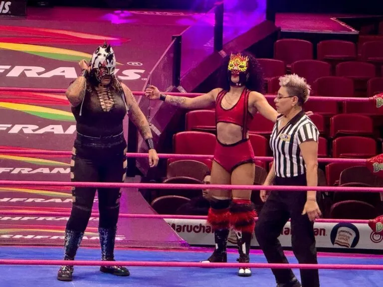 Banco Azteca y Mujeres en Lucha llenan la Arena México