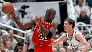 Jersey de Michael Jordan con los Bulls se subasta en 14 mdd