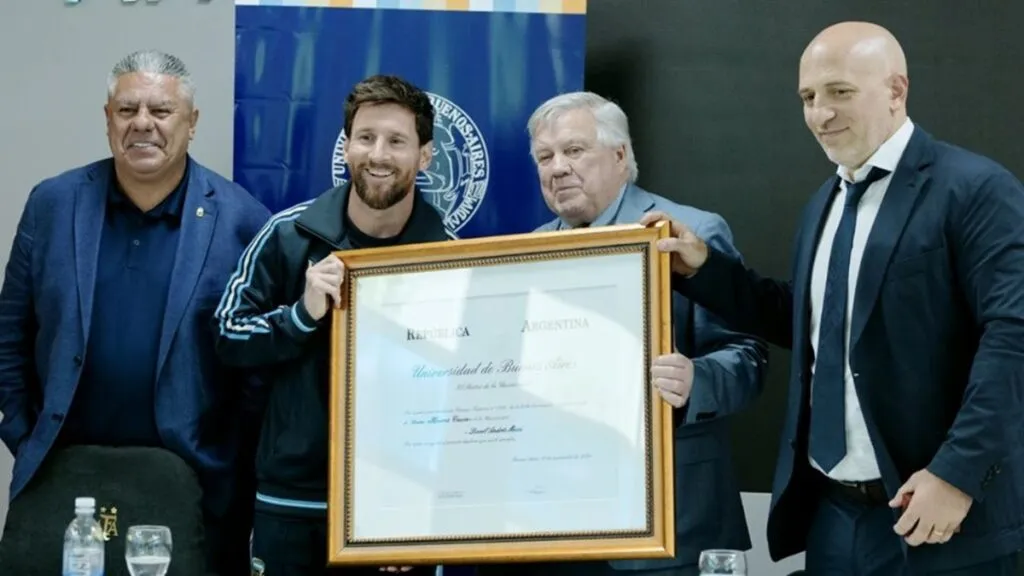 Messi recibe el doctorado honoris causa de la Universidad de Buenos Aires