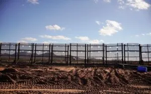 Trump pide a la Corte Suprema levantar bloqueo judicial a muro fronterizo en Texas