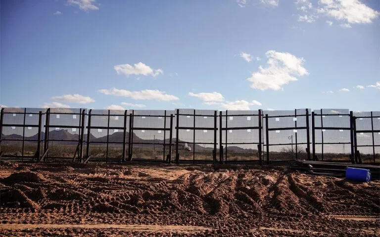 Trump pide a la Corte Suprema levantar bloqueo judicial a muro fronterizo en Texas